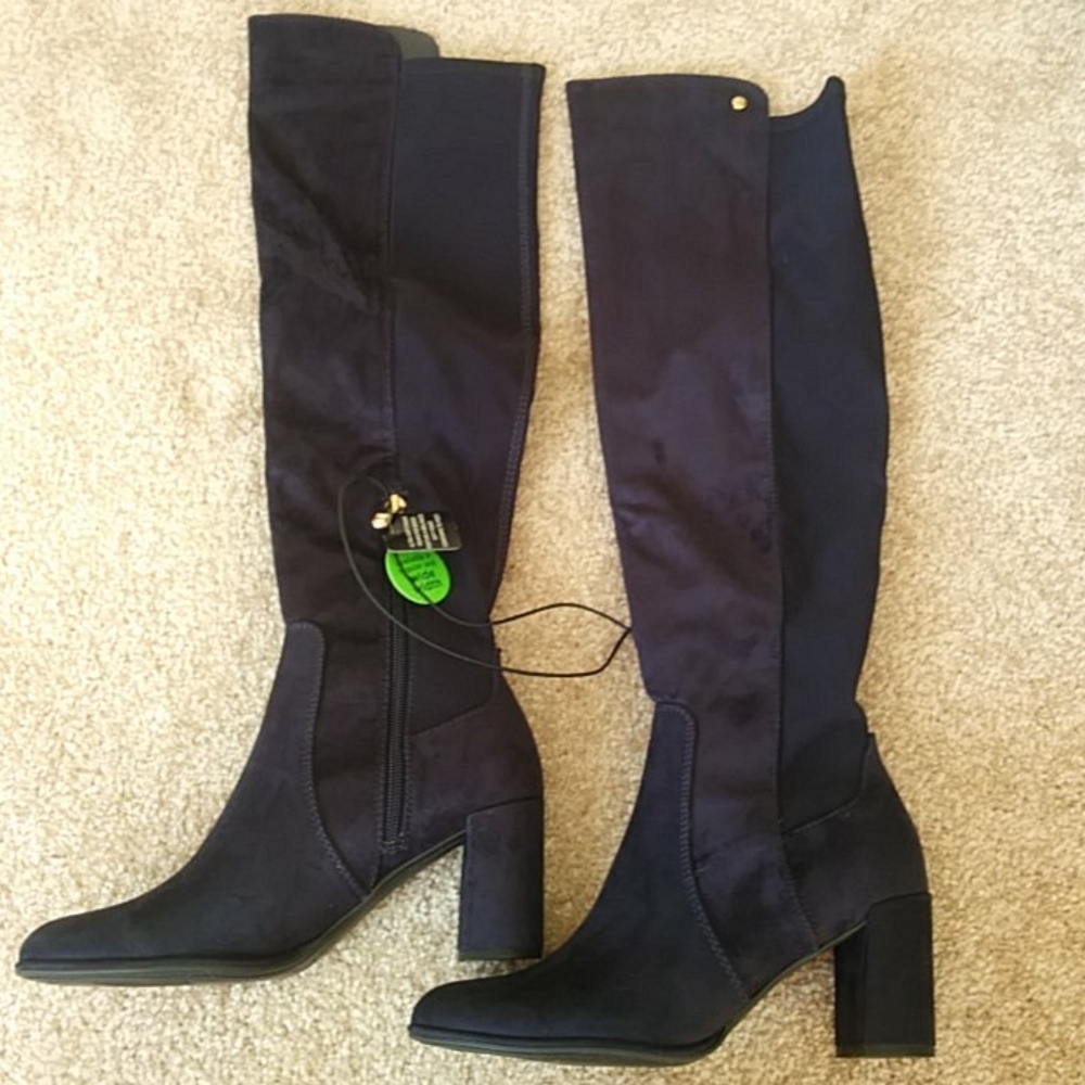 Shoe - Picture 3 of 8